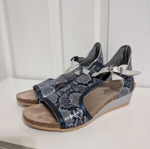 Naot Blue Snake Animal Print Fiona Sandal Shoe Women's Size 40 US 9/9.5 Narrow